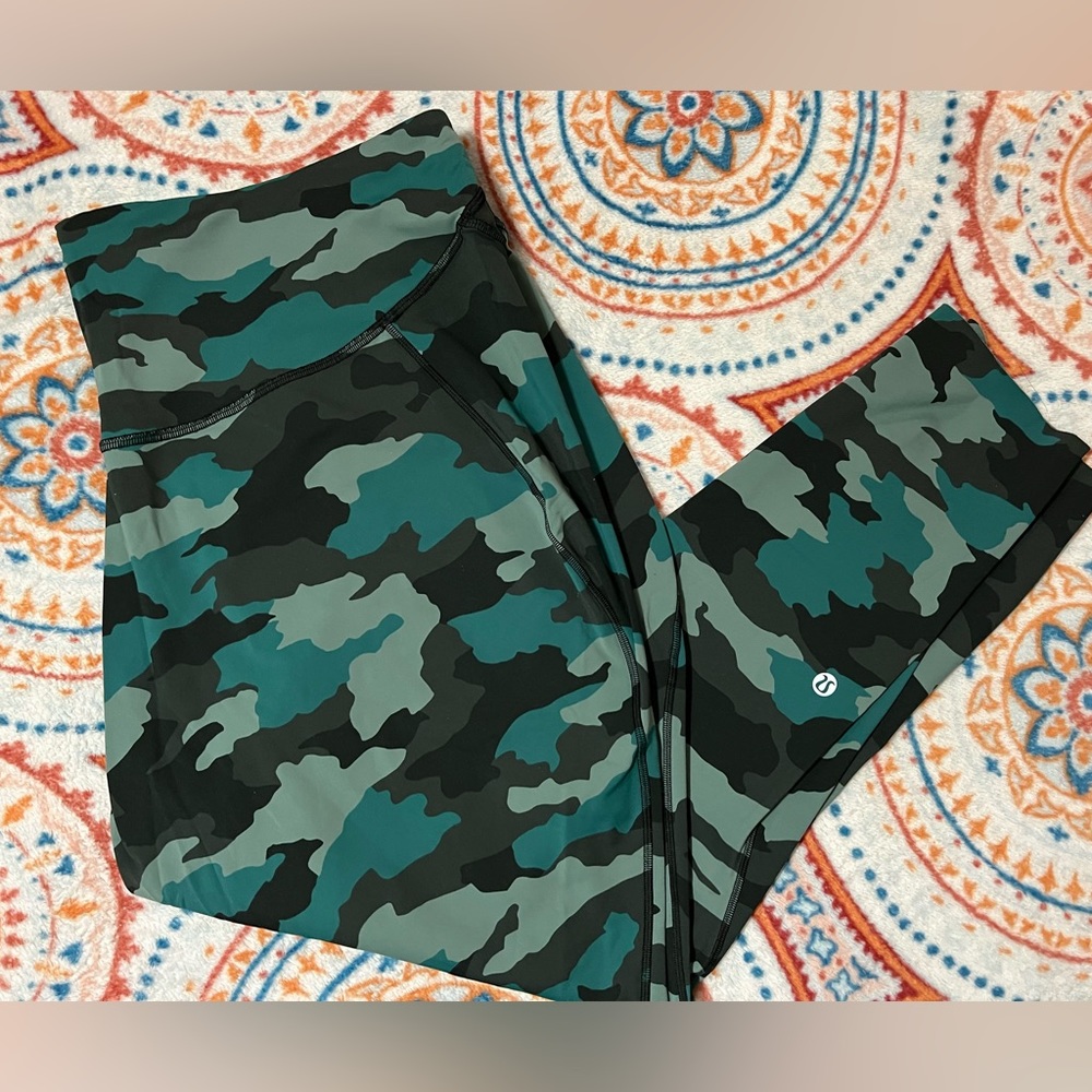 Lululemon High-Waist Camo Leggings - Green Camouflage